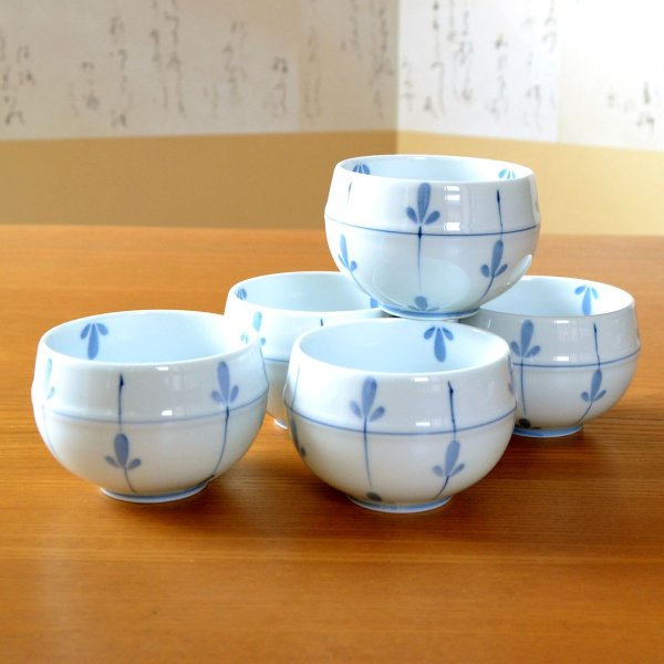 画像2: 開店祝い 開業祝い 湯呑みセット 来客用 有田焼 芽生 つぼ煎茶碗 5客セット 御祝い熨斗付き 化粧箱入り (2)