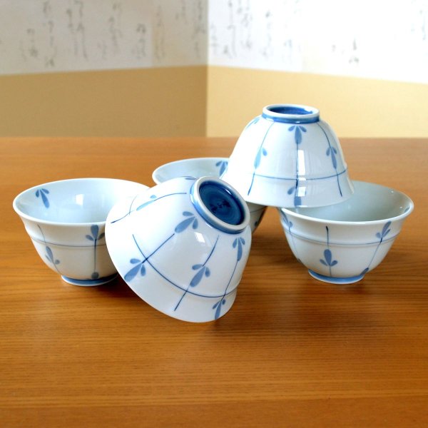 画像2: 開店祝い 開業祝い 湯呑みセット 来客用 有田焼 芽生 反煎茶碗 5客セット 御祝い熨斗付き 化粧箱入り (2)