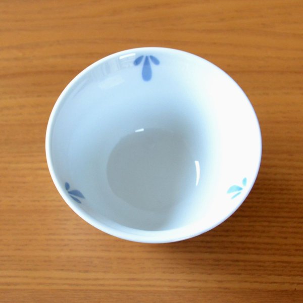 画像5: 開店祝い 開業祝い 湯呑みセット 来客用 有田焼 芽生 反煎茶碗 5客セット 御祝い熨斗付き 化粧箱入り (5)