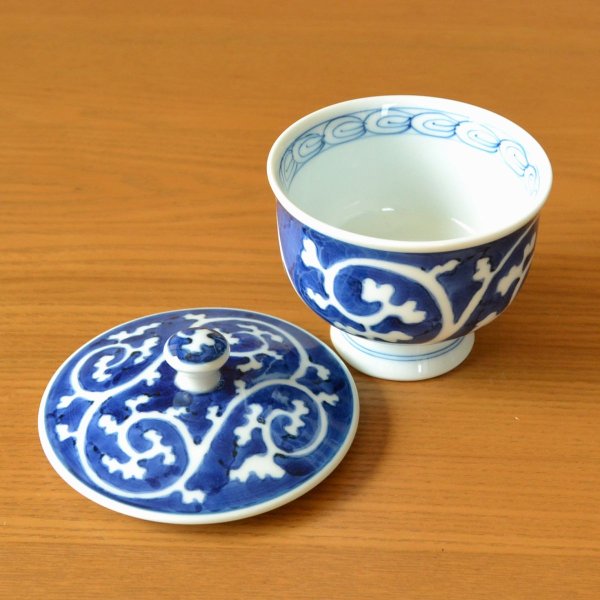 画像4: 開店祝い 開業祝い 湯呑みセット 来客用 有田焼 外濃唐草 蓋付き 汲出し 5客セット 御祝い熨斗付き 化粧箱入り (4)