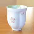 画像3: 退職祝い 男性 プレゼント 感謝を込めたプレゼント 桜の花びら形になる 湯呑み 有田焼 舞さくら グリーン 感謝の木箱入り 日本製 (3)