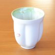 画像4: 退職祝い 男性 プレゼント 感謝を込めたプレゼント 桜の花びら形になる 湯呑み 有田焼 舞さくら グリーン 感謝の木箱入り 日本製 (4)