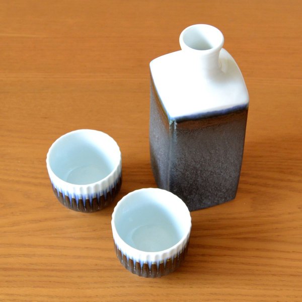 画像4: 退職祝い 酒器セット とっくり おちょこ セット 陶器 日本酒用 おしゃれ 有田焼 徳利1個 ぐい呑み2個セット 夢幻 感謝を込めた木箱入りギフト (4)