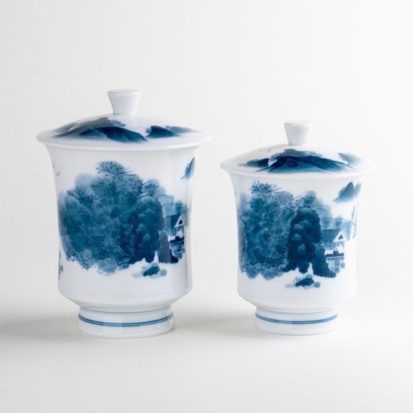 画像3: 退職祝い プレゼント 夫婦湯呑み ペアー 感謝を込めた木箱入りギフト 有田焼 伊万里焼 畑萬陶苑 鍋島山水 蓋付き 夫婦ゆのみ (3)