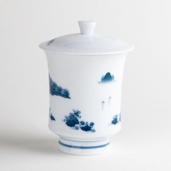 画像4: 退職祝い プレゼント 湯呑み 感謝を込めた木箱入りギフト 有田焼 伊万里焼 畑萬陶苑 鍋島山水 蓋付き 湯のみ 大 (4)