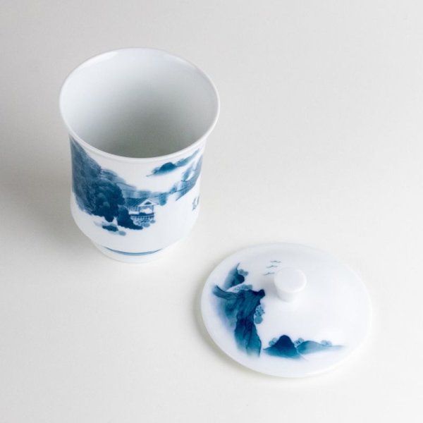 画像5: 退職祝い プレゼント 湯呑み 感謝を込めた木箱入りギフト 有田焼 伊万里焼 畑萬陶苑 鍋島山水 蓋付き 湯のみ 大 (5)