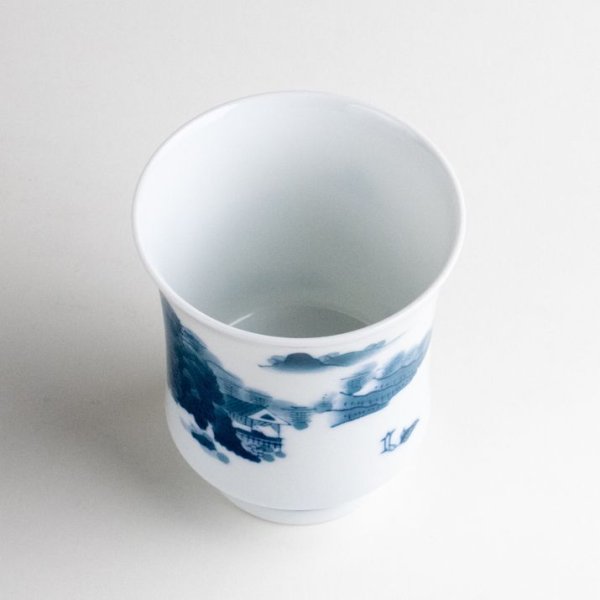 画像6: 退職祝い プレゼント 湯呑み 感謝を込めた木箱入りギフト 有田焼 伊万里焼 畑萬陶苑 鍋島山水 蓋付き 湯のみ 大 (6)