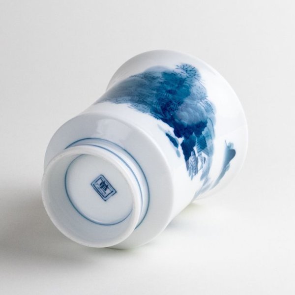 画像7: 退職祝い プレゼント 湯呑み 感謝を込めた木箱入りギフト 有田焼 伊万里焼 畑萬陶苑 鍋島山水 蓋付き 湯のみ 大 (7)