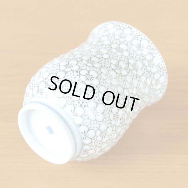 画像4: 退職祝い プレゼント 湯呑み 感謝を込めた木箱入りギフト 有田焼 伊万里焼 畑萬陶苑 玉彩梅詰 大 湯飲み (4)