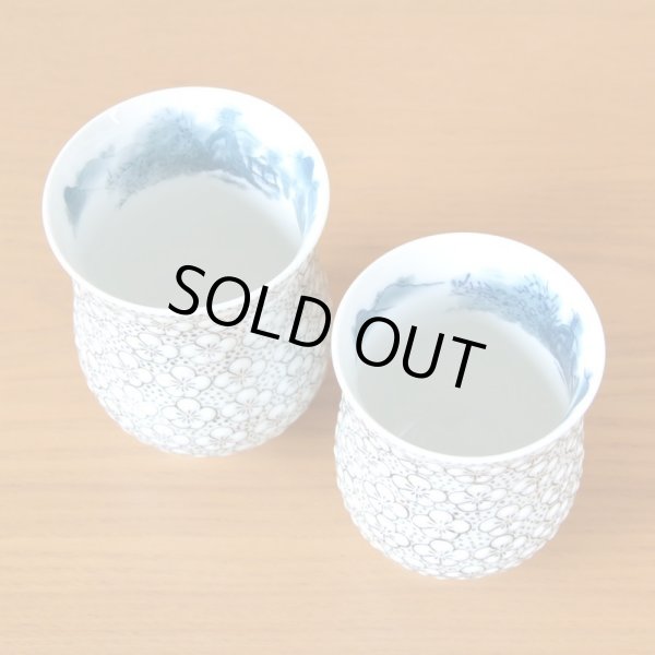 画像4: 退職祝い プレゼント 夫婦湯呑み ペアー 感謝を込めた木箱入りギフト 有田焼 伊万里焼 玉彩梅詰 ペア (4)