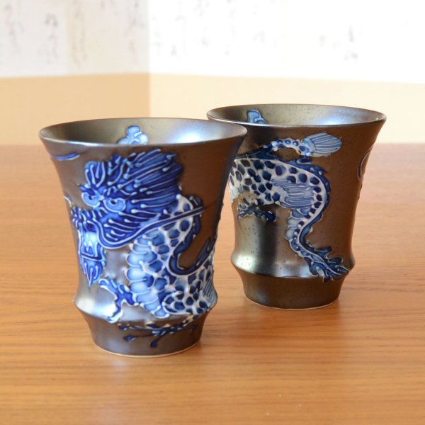 画像6: 退職祝い 酒器セット とっくり おちょこ セット 陶器 日本酒用 おしゃれ 有田焼 徳利1個 ぐい呑み2個セット 龍 ドラゴン 皇帝龍 感謝を込めた木箱入りギフト (6)