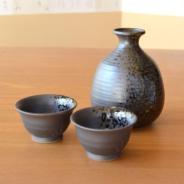 画像3: 退職祝い 酒器セット とっくり おちょこ セット 陶器 日本酒用 おしゃれ 有田焼 徳利１個 ぐい呑み２個セット 炎華 感謝を込めた木箱入りギフト (3)