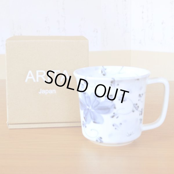 画像2: お礼の品 ギフト プレゼント 退職 栄転 転勤 卒業 感謝をこめて カード付き 軽いマグカップ 有田焼 電子レンジ対応 軽々 軽量 藍の花 ギフト箱入り (2)