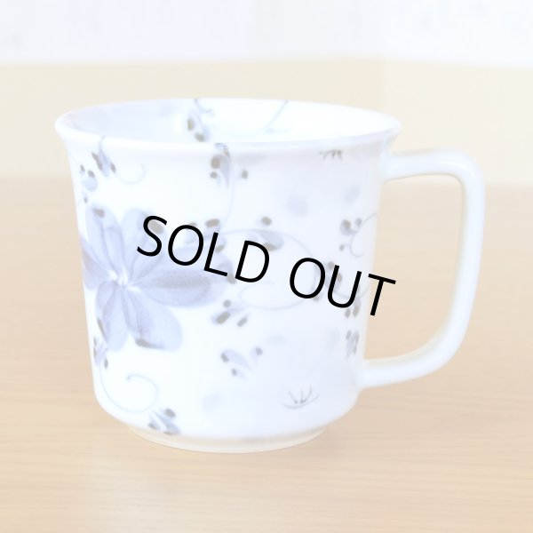 画像3: お礼の品 ギフト プレゼント 退職 栄転 転勤 卒業 感謝をこめて カード付き 軽いマグカップ 有田焼 電子レンジ対応 軽々 軽量 藍の花 ギフト箱入り (3)