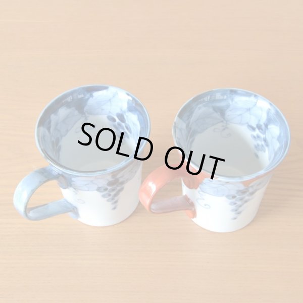 画像5: 退職祝い プレゼント マグカップ ペアー ２個セット 有田焼 感謝を込めた木箱入りギフト 電子レンジ対応 渕濃ぶどう (5)