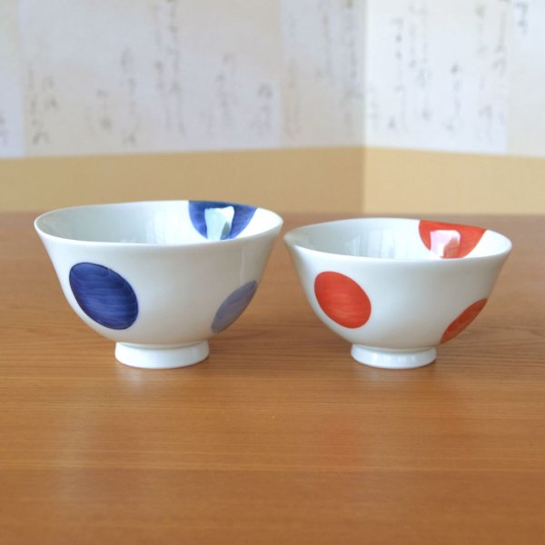 画像4: お礼の品 ギフト プレゼント 退職 栄転 転勤 卒業 感謝をこめて カード付き 夫婦茶碗 ペア 飯碗 有田焼 二彩丸紋 ギフト箱入り (4)