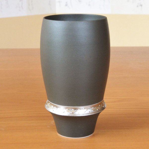 画像3: 初任給 プレゼント 感謝を込めた木箱入りギフト 両親 おじいちゃん おばあちゃん ビールグラス 有田焼 いぶし銀 プレミアム ビアグラス 贈答用 (3)