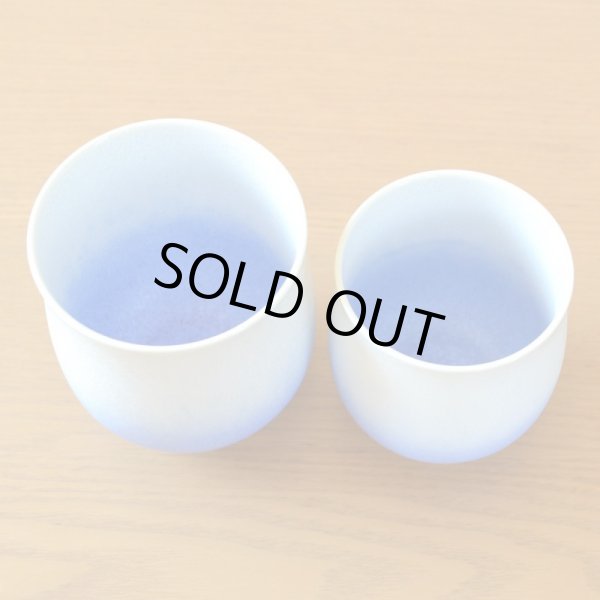 画像4: 初任給 プレゼント 感謝を込めた木箱入りギフト 両親 おじいちゃん おばあちゃん 夫婦湯呑み 有田焼 藍染水滴 ペア (4)