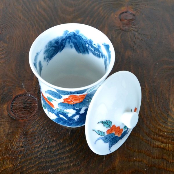 画像5: 初任給 プレゼント 感謝を込めた木箱入りギフト 両親 おじいちゃん おばあちゃん 湯呑み 有田焼 色鍋島内山水岩牡丹 蓋付き湯呑み大 (5)