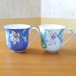 画像3: 初任給 プレゼント 感謝を込めた木箱入りギフト 両親 おじいちゃん おばあちゃん 夫婦マグカップ 有田焼 カサブランカ ペア マグカップ (3)