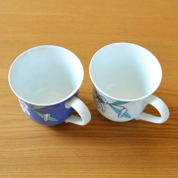 画像5: 初任給 プレゼント 感謝を込めた木箱入りギフト 両親 おじいちゃん おばあちゃん 夫婦マグカップ 有田焼 カサブランカ ペア マグカップ (5)