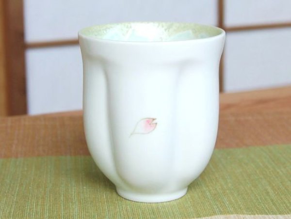 画像3: 【名入れ・名前入り】舞さくら(グリーン) 桜湯呑(木箱入) (3)