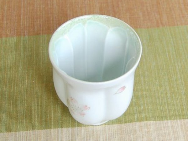 画像4: 【名入れ・名前入り】舞さくら(グリーン) 桜湯呑(木箱入) (4)