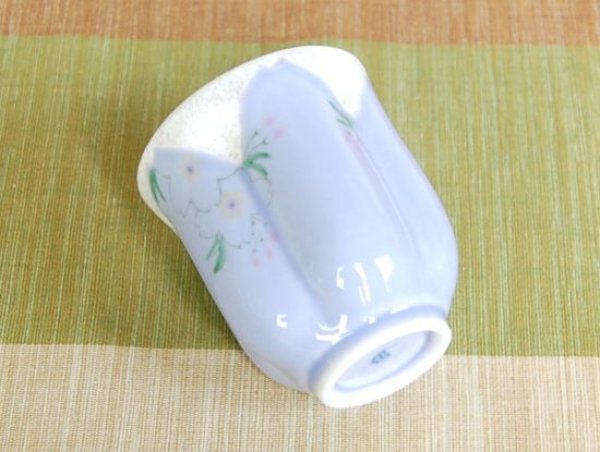 画像4: 【名入れ・名前入り】華の舞(紫) 桜湯呑(木箱入) (4)