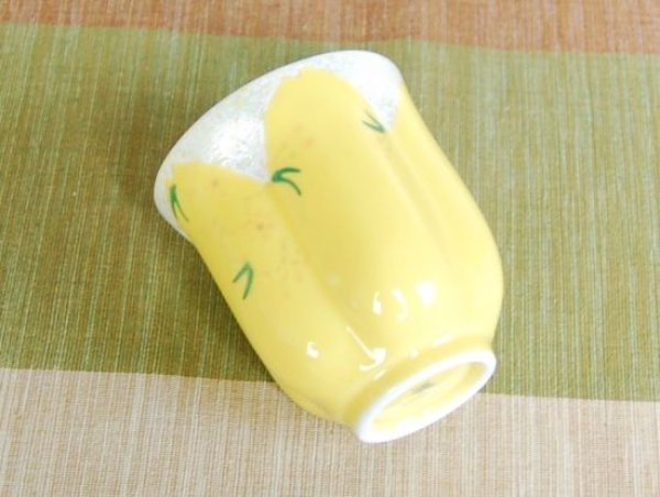 画像4: 【名入れ・名前入り】華の舞(黄) 桜湯呑(木箱入) (4)