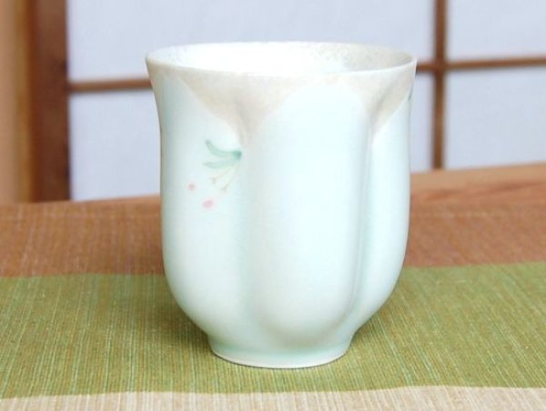 画像3: 華の舞（薄緑） 桜湯呑（木箱入） (3)