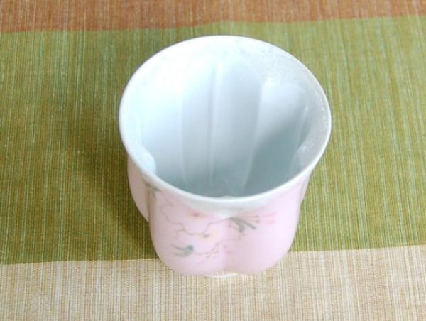 画像3: 【名入れ・名前入り】華の舞（ピンク） 桜湯呑（木箱入） (3)