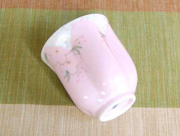 画像4: 【名入れ・名前入り】華の舞（ピンク） 桜湯呑（木箱入） (4)