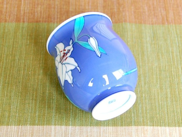 画像3: 【名入れ・名前入り】瑠璃カサブランカ 湯呑(木箱入) (3)