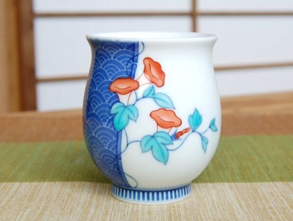 画像2: 【名入れ・名前入り】鍋島朝顔紋 湯呑(木箱入) (2)