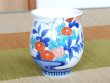 画像2: 【名入れ・名前入り】鍋島小菊流水紋 湯呑（木箱入） (2)