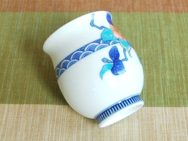 画像3: 【名入れ・名前入り】鍋島椿紋 湯呑(木箱入) (3)