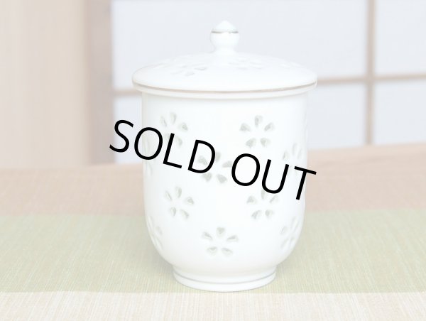 画像2: 水晶彫花詰（大） 蓋付湯呑（木箱入） (2)