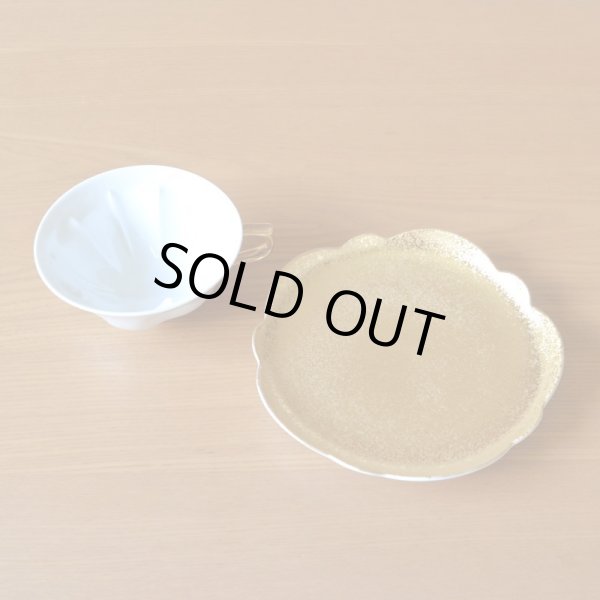 画像7: 金婚式 プレゼント 有田焼 桜の形が浮かび上がる カップ&ソーサー ペアー 金彩 桜ティーカップ碗皿 のし・メッセージカード付き 化粧箱入り (7)