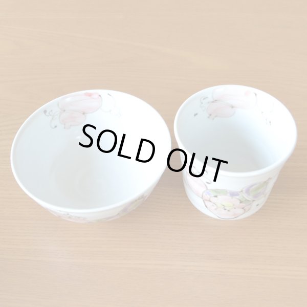 画像5: 名入れ 傘寿祝い プレゼント 無病息災を願った縁起物ギフト 有田焼 湯呑み 茶碗 飯碗 セット 花六瓢 赤 メッセージカード付き・傘寿のし付き 木箱入り (5)