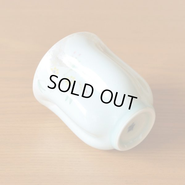 画像5: 名入れ 米寿祝い 男性 プレゼント 桜の花びら形になる 湯呑み 有田焼 華の舞 薄緑 メッセージカード付き 長寿の木箱入り (5)