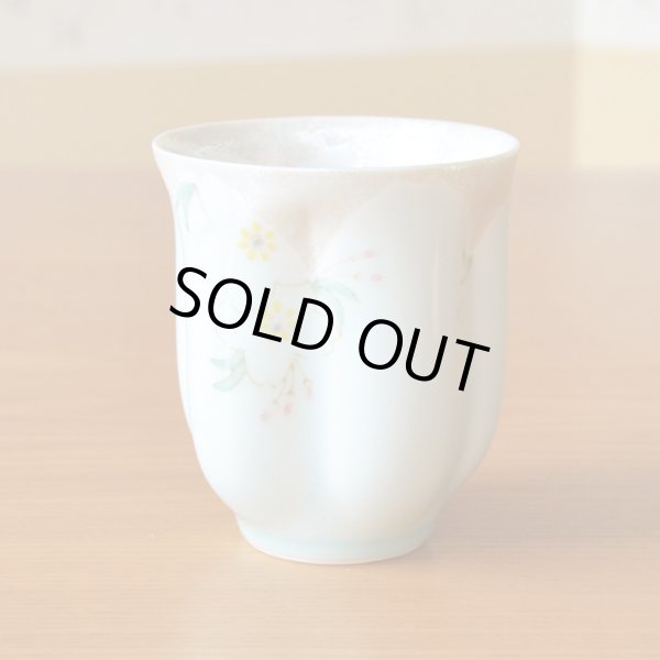 画像3: 名入れ 卒寿祝い 男性 プレゼント 桜の花びら形になる 湯呑み 有田焼 華の舞 薄緑 メッセージカード付き 長寿の木箱入り (3)