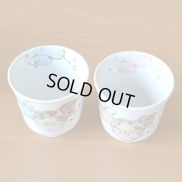 画像5: 名入れ 金婚式 プレゼント 無病息災を願った縁起物ギフト 有田焼 湯呑み ペア 夫婦湯呑 花六瓢 のし・メッセージカード付き 木箱入り (5)