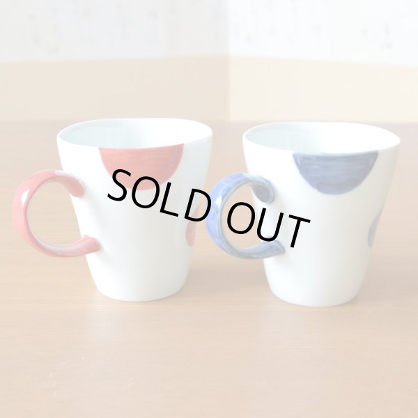 画像3: 名入れ 結婚祝い プレゼント 有田焼 マグカップ ペアー 二彩丸紋 赤・青 のし・メッセージカード付き (3)