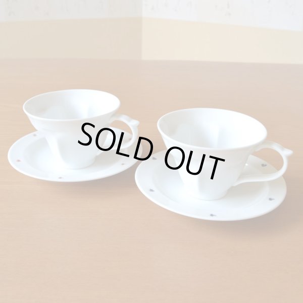 画像2: 結婚祝い プレゼント 有田焼 ハートの形が浮かび上がる コーヒー カップ&ソーサー ペアー ハートinクローバー 青 赤 のし・メッセージカード付き (2)