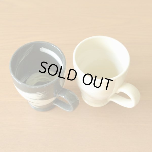 画像4: 結婚祝い プレゼント 有田焼 マグカップ ペアー なると 黒 白 のし・メッセージカード付き (4)